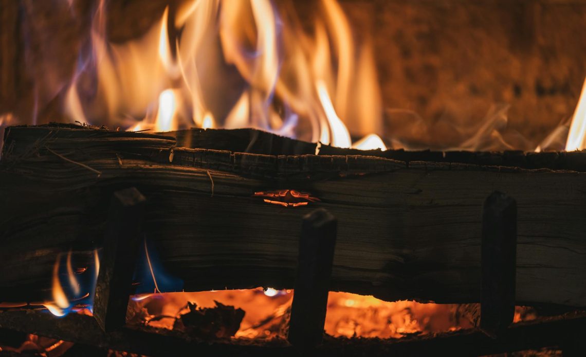 Kominek tradycyjny czy biokominek