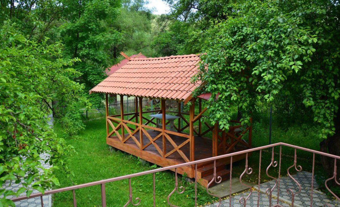 altana w ogrodzie